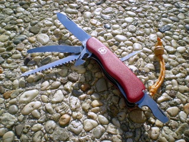 Petit comparatif de trois modèle de Victorinox Dscn6479-3698c35